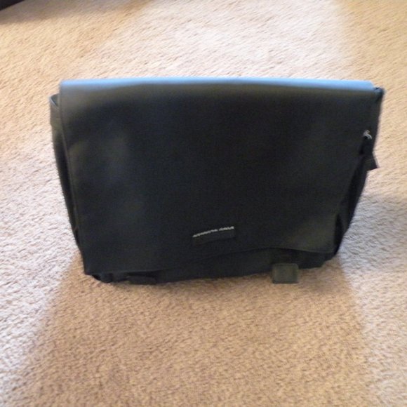 Kenneth Cole Reactions messenger bag NWOT - Picture 9 of 9